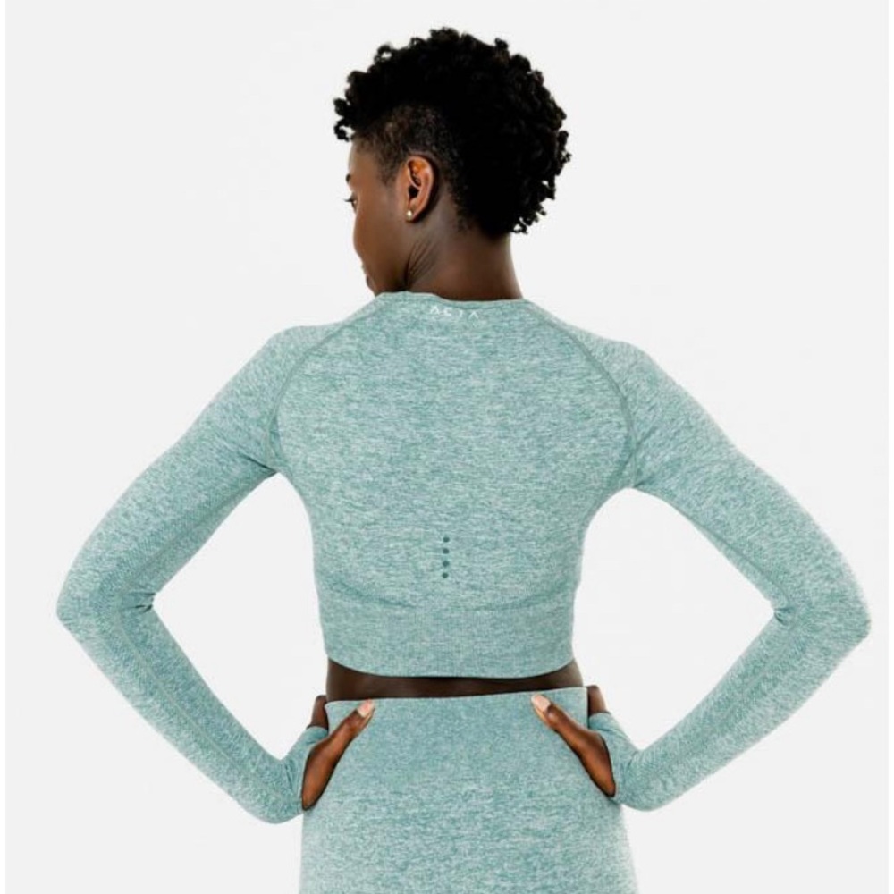 SOLD Seamless Long Sleeve Workout Crop